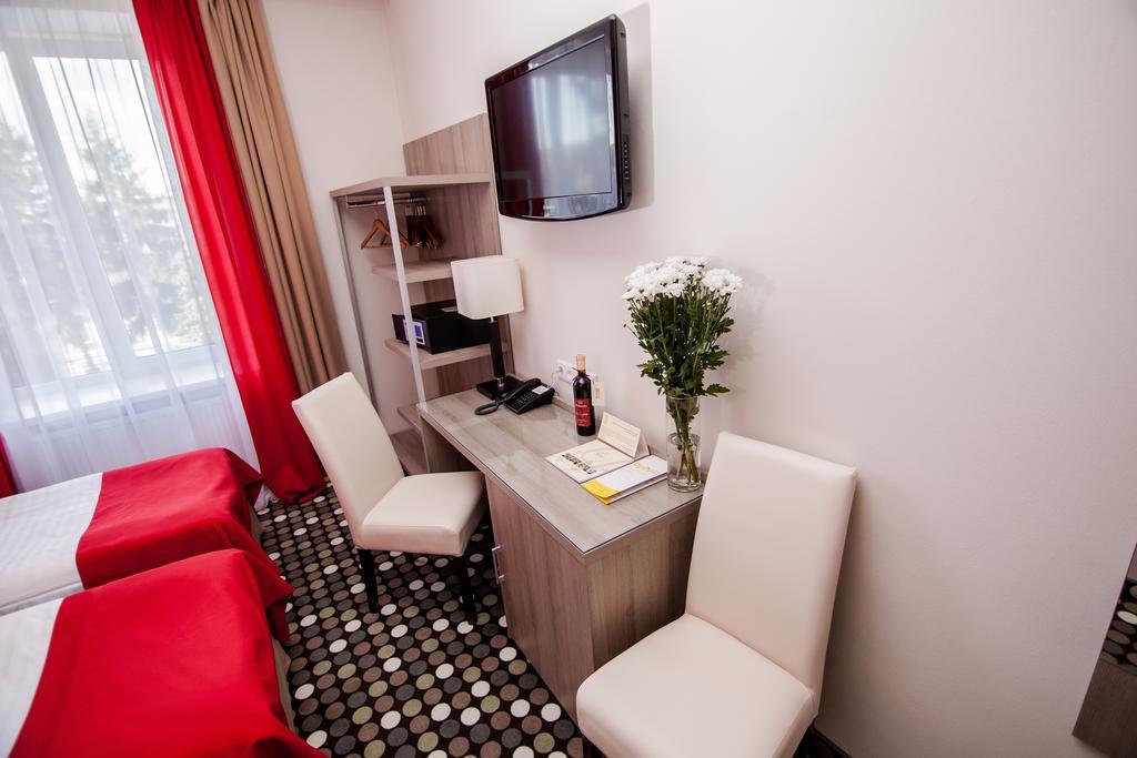 Optima Rivne Hotel Exterior photo