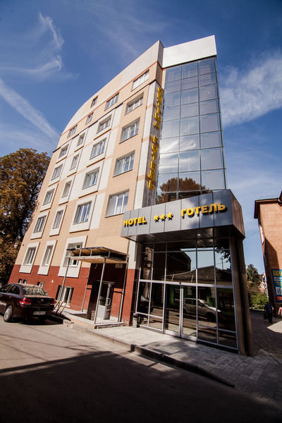 Optima Rivne Hotel Exterior photo