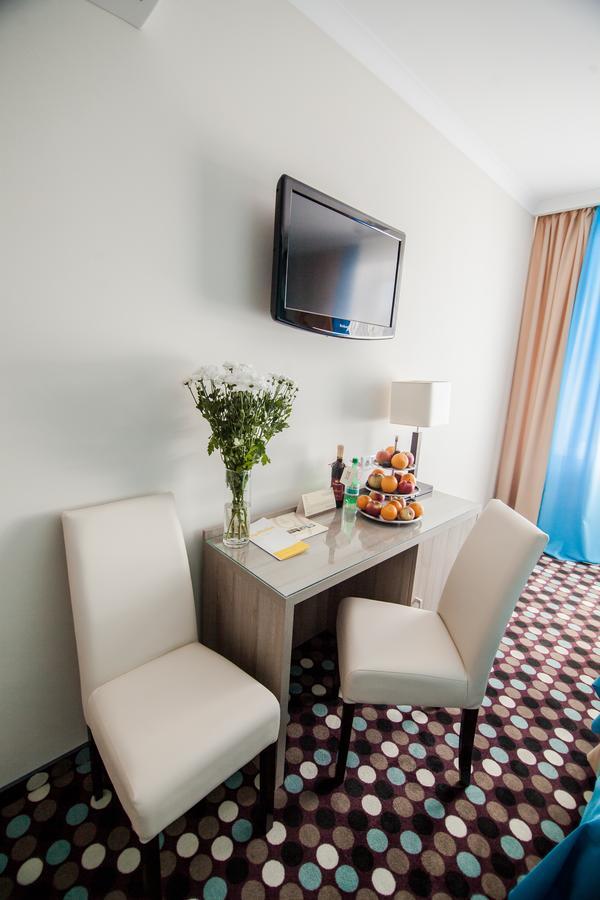 Optima Rivne Hotel Exterior photo